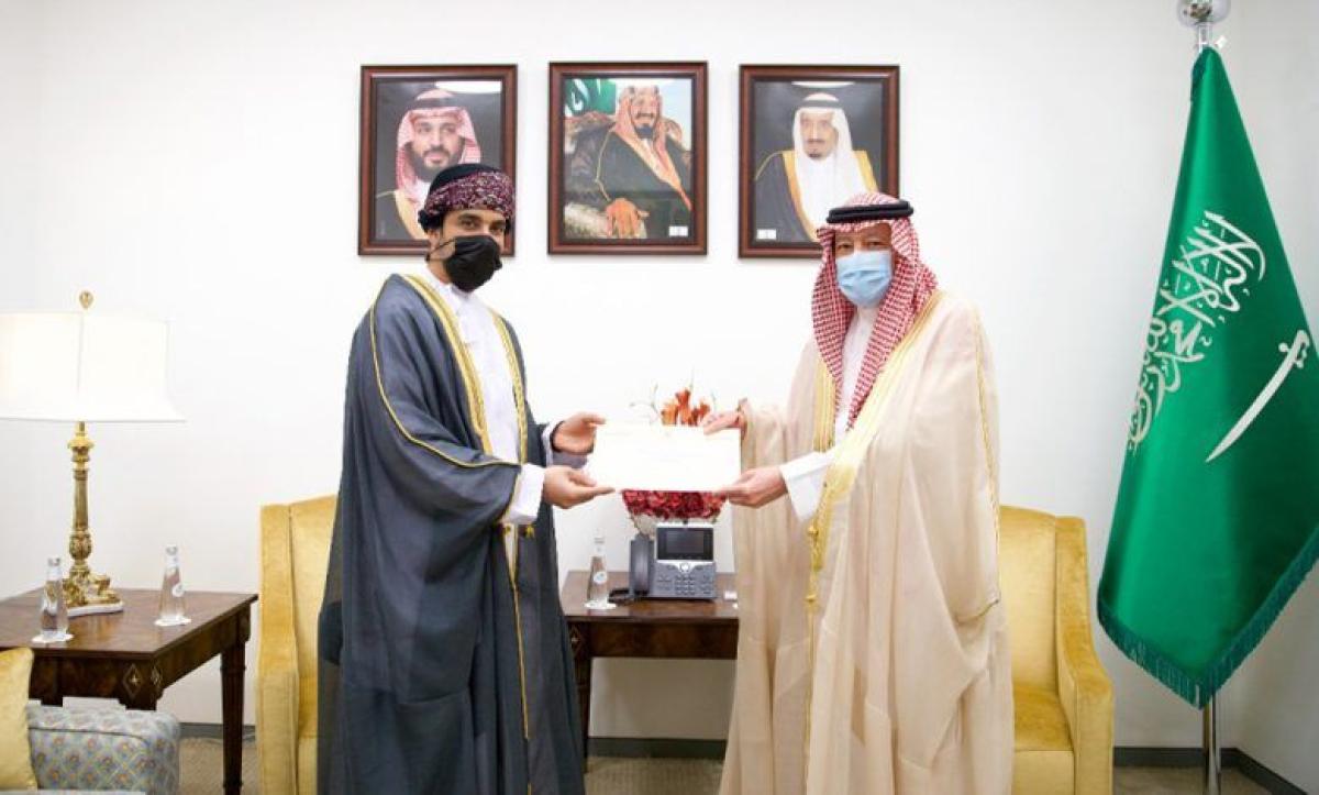 وزير الخارجية العُماني يبعث رسالة خطية لنظيره السعودي