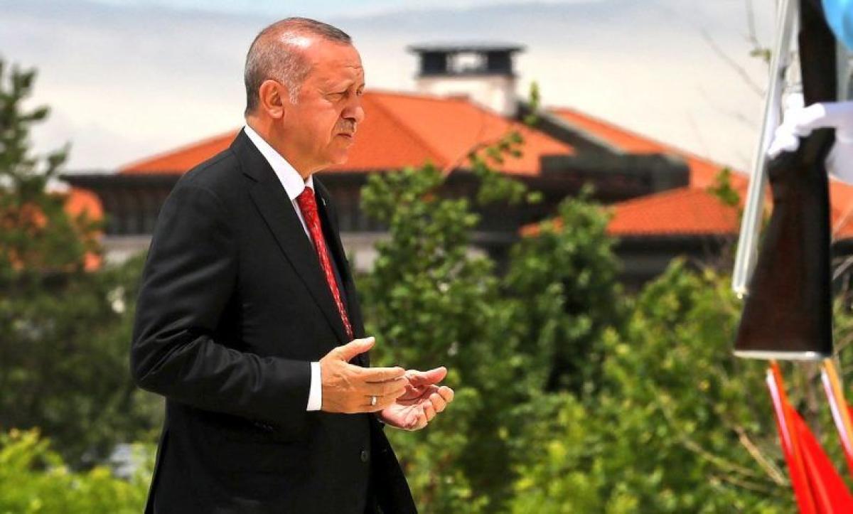 أردوغان في ذكرى المحاولة الانقلابية: الأذان سيبقى صادحاً وعلمنا مرفرفاً في سماء بلادي (شاهد)
