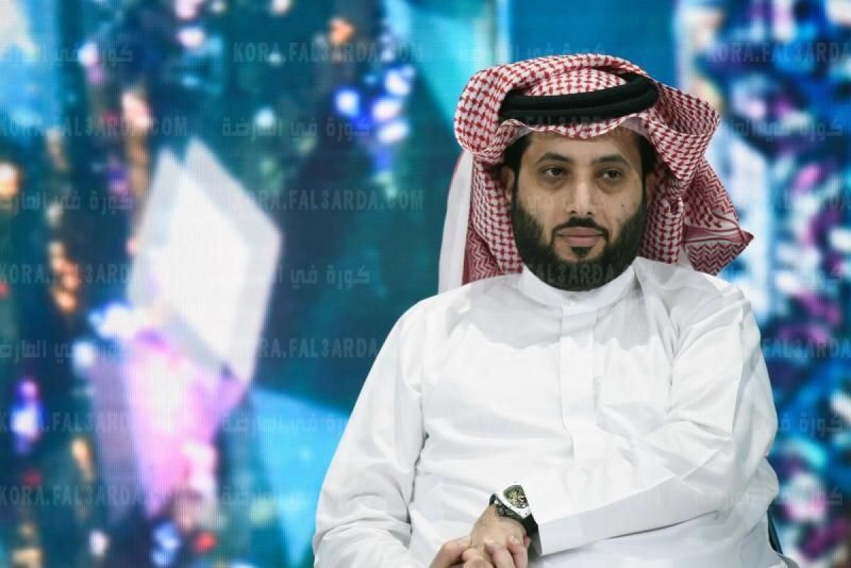 “أنا بخير” تركي آل الشيخ بعد إجراء عملية خطيرة أبو ناصر يطمئن محبية