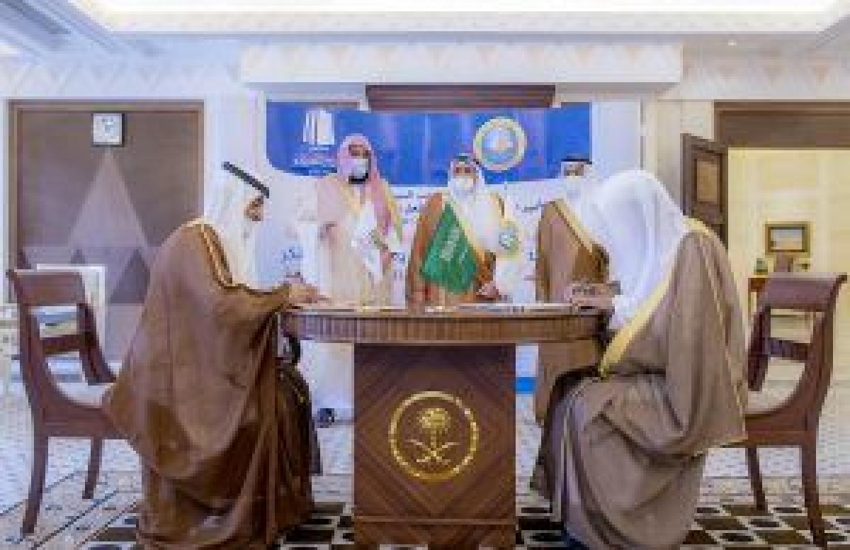 أمير القصيم يستقبل رئيس “الأمر بالمعروف” ويستعرض جهود الهيئة التوعوية في مواجهة كورونا
محليات
