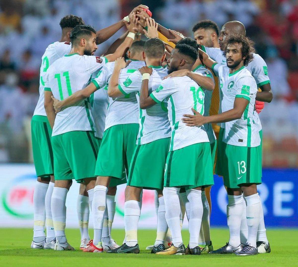 بعاملي الأرض والجمهور.. الأخضر السعودي يواجه اليابان