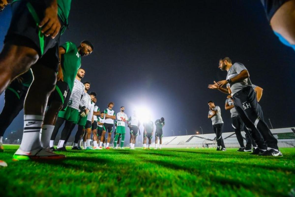 على ملعب الأمير محمد بن فهد .. الأخضر الأولمبي يكمل جاهزيته لمواج