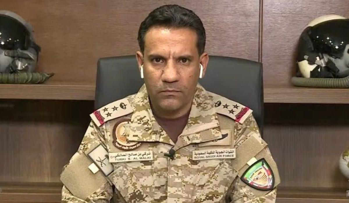 "التحالف": إصابات طفيفة لـ 4 من العاملين بمطار أبها وتهشُّم زجاج