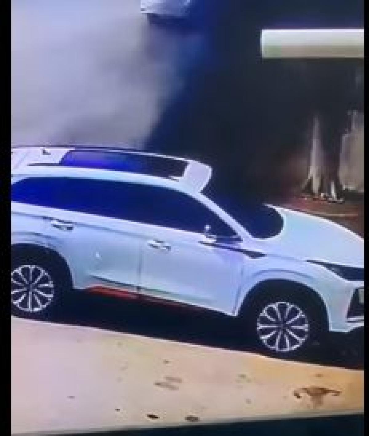 شاهد.. شخص يشعل النار عمدًا في مركبة بجازان وسط مطالبات بالتحقيق
محليات
