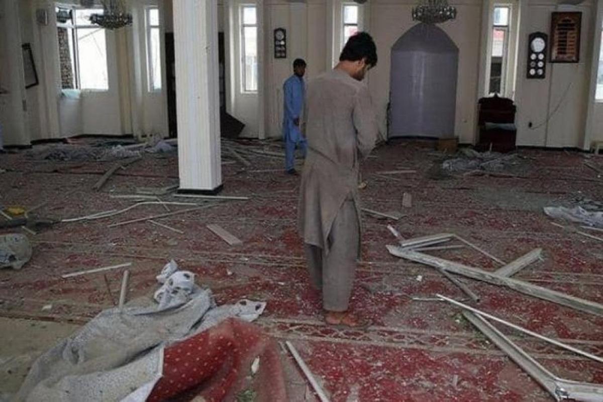 قتلى وجرحى في انفجار كبير داخل مسجد بأفغانستان أثناء صلاة الجمعة
المناطق - وكالات: