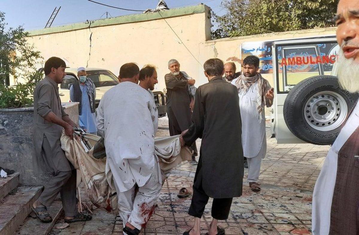 "داعش" تتبنى التفجير الانتحاري الذي استهدف مسجدًا بقندوز الأفغاني