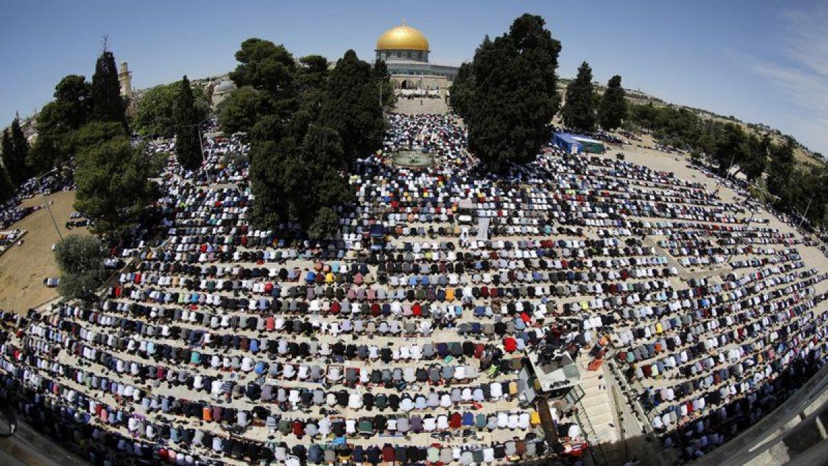 50 ألف مصلٍّ يؤدون "الجمعة" في المسجد الأقصى