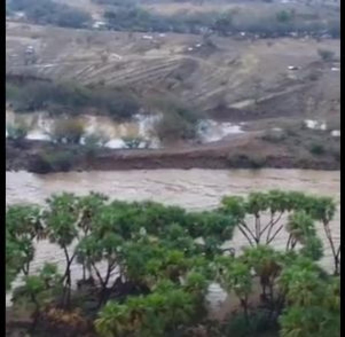 لقطات ترصد جريان السيول جنوب الفطيحة بمنطقة جازان
منطقة جازان