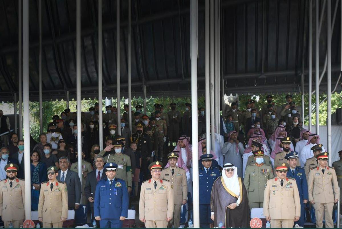 رئيس هيئة الأركان العامة يحضر ضيف شرف حفل تخرج الأكاديمية العسكرية الباكستانية
أبرز المواد