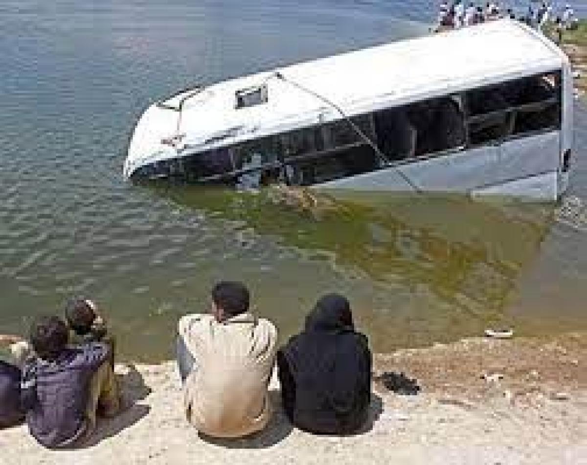 في واقعة مأساوية.. سقوط حافلة ركاب في نهر النيل بمصر.. وتحرك عاجل لانتشال الضحايا
دولي