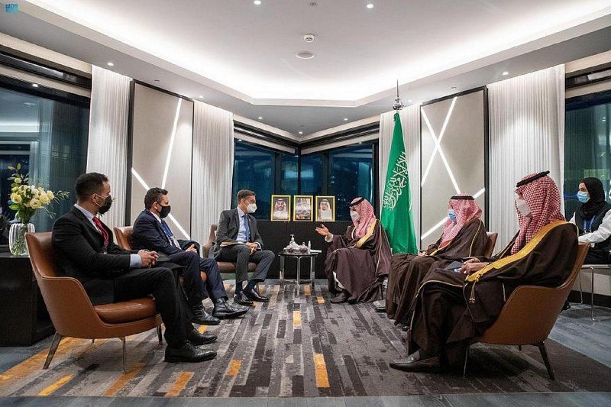 وزير الخارجية يلتقي وزير خارجية فنزويلا على هامش مؤتمر حركة عدم ا